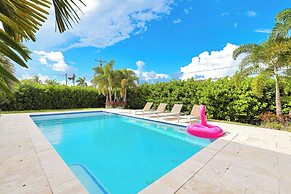 Luxurious Beach Retreat w/ Heated Pool&basketball