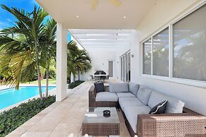 Luxurious Beach Retreat w/ Heated Pool&basketball