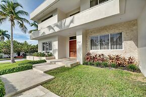 Luxurious Beach Retreat w/ Heated Pool&basketball