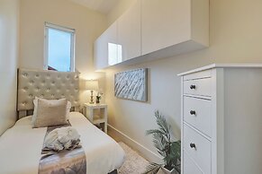 Luxurious Beach Retreat w/ Heated Pool&basketball