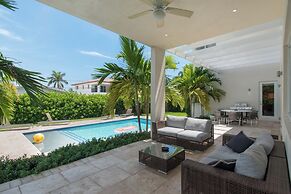 Luxurious Beach Retreat w/ Heated Pool&basketball