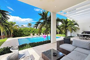 Luxurious Beach Retreat w/ Heated Pool&basketball