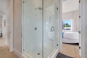 Luxurious Beach Retreat w/ Heated Pool&basketball