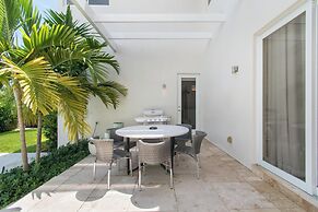 Luxurious Beach Retreat w/ Heated Pool&basketball