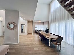 Luxurious Beach Retreat w/ Heated Pool&basketball