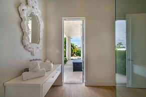 Luxurious Beach Retreat w/ Heated Pool&basketball