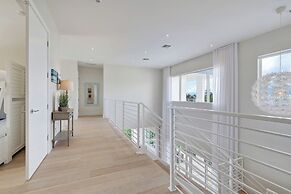 Luxurious Beach Retreat w/ Heated Pool&basketball