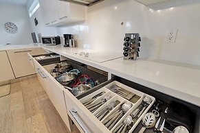 Luxurious Beach Retreat w/ Heated Pool&basketball