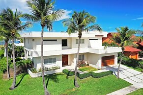 Luxurious Beach Retreat w/ Heated Pool&basketball