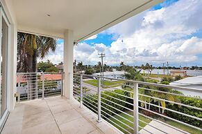 Luxurious Beach Retreat w/ Heated Pool&basketball