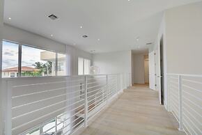 Luxurious Beach Retreat w/ Heated Pool&basketball