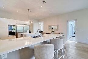 Luxurious Beach Retreat w/ Heated Pool&basketball