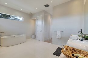 Luxurious Beach Retreat w/ Heated Pool&basketball