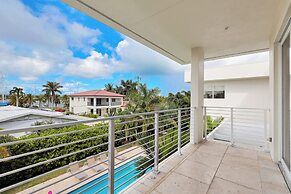 Luxurious Beach Retreat w/ Heated Pool&basketball