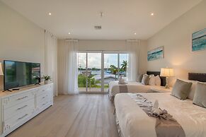 Luxurious Beach Retreat w/ Heated Pool&basketball