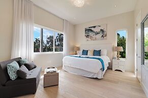 Luxurious Beach Retreat w/ Heated Pool&basketball