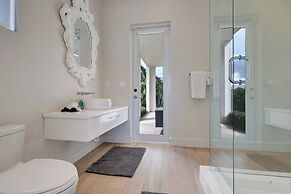 Luxurious Beach Retreat w/ Heated Pool&basketball