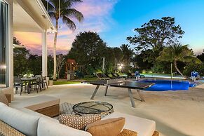 Luxurious 7-Bedroom Villa with Pool & Games
