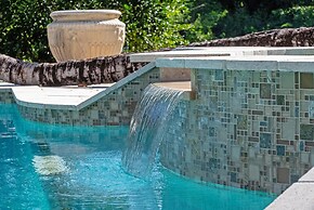 Luxurious 7-Bedroom Villa with Pool & Games