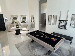 Luxurious 7-Bedroom Villa with Pool & Games