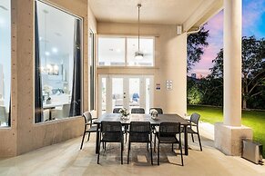 Luxurious 7-Bedroom Villa with Pool & Games