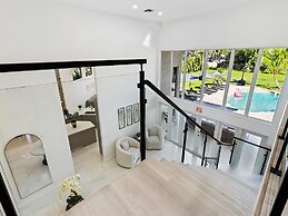 Luxurious 7-Bedroom Villa with Pool & Games