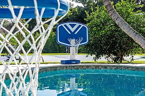 Luxurious 7-Bedroom Villa with Pool & Games