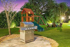 Luxurious 7-Bedroom Villa with Pool & Games