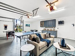 Luxurious 7-Bedroom Villa with Pool & Games