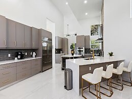 Luxurious 7-Bedroom Villa with Pool & Games