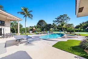 Luxurious 7-Bedroom Villa with Pool & Games