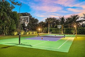 Luxurious 7-Bedroom Villa with Pool & Games