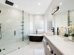 Luxurious 7-Bedroom Villa with Pool & Games