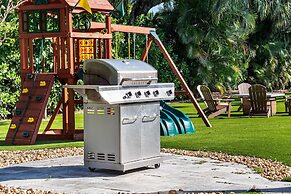 Luxurious 7-Bedroom Villa with Pool & Games