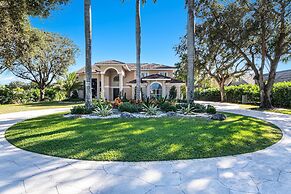 Luxurious 7-Bedroom Villa with Pool & Games