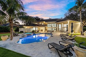 Luxurious 7-Bedroom Villa with Pool & Games