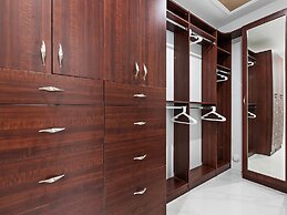 Luxurious 7-Bedroom Villa with Pool & Games