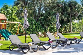 Luxurious 7-Bedroom Villa with Pool & Games