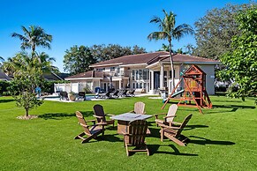 Luxurious 7-Bedroom Villa with Pool & Games