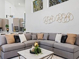 Luxurious 7-Bedroom Villa with Pool & Games