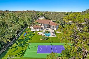 Luxurious 7-Bedroom Villa with Pool & Games