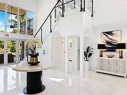 Luxurious 7-Bedroom Villa with Pool & Games