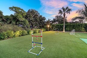 Luxurious 7-Bedroom Villa with Pool & Games