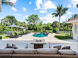 Luxurious 7-Bedroom Villa with Pool & Games