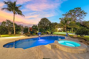 Luxurious 7-Bedroom Villa with Pool & Games