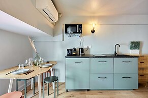 Charming Studio Center of Paris With AC