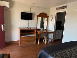 Apple Valley Motel