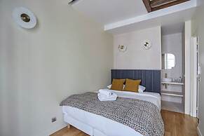 New Apartment Center of Paris Place de la Bourse