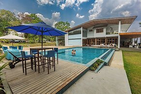 Villa dos Parikas