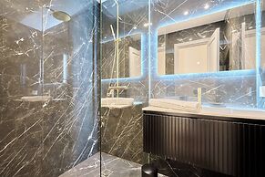 Luxurious Matignon/saint Honore Apartment